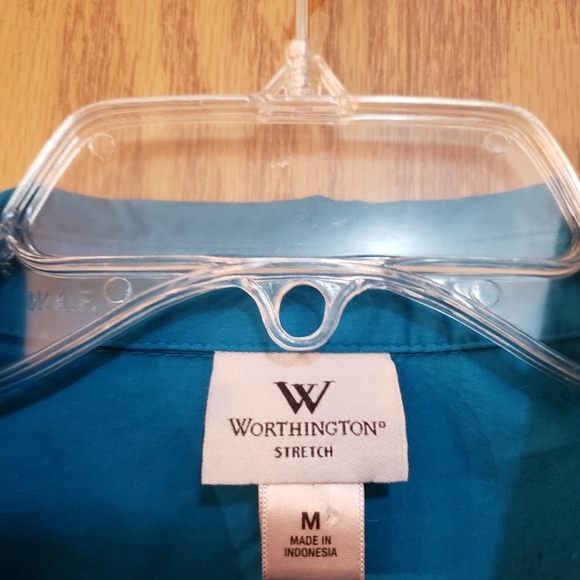 Pretty ladies, turquoise sleeveless button up summer blouse. Can be dressy. - Picture 2 of 5